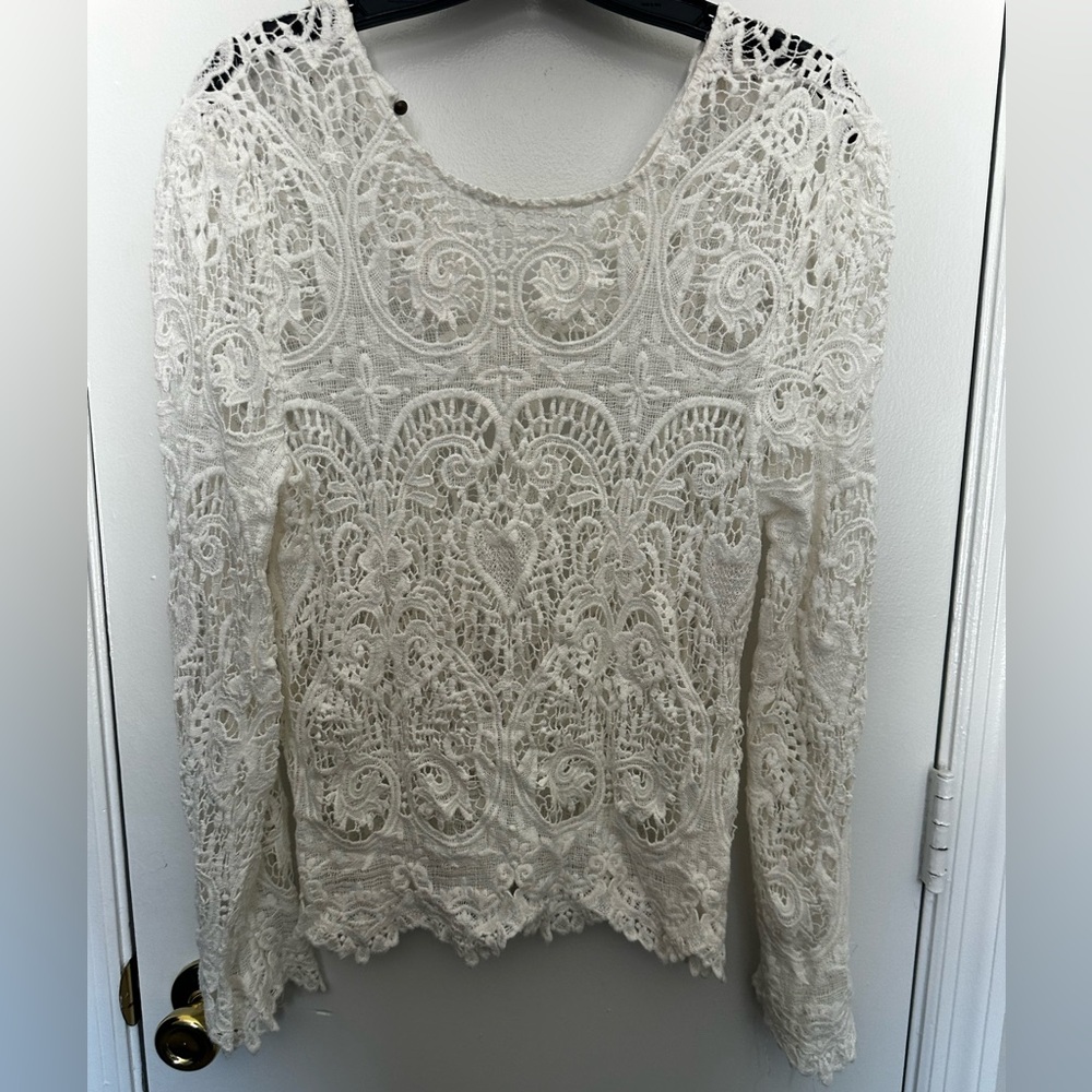 Embroidered lace top size M.